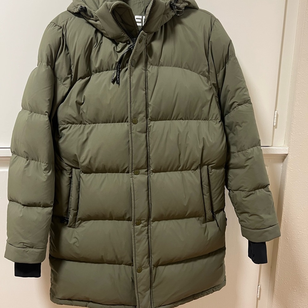 Aritzia Super Puff - Picture 3 of 4